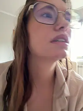 Snapshot of Sabrina_shells chatting on August 8, 2026, 9:33 am Sabrina shells online show from August 8, 2026, 9:33 am