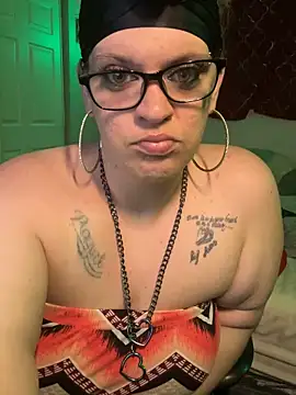 cloudy couple444 online show from October 7, 2025, 6:32 am