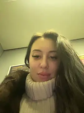AndreaMood online show from January 4, 2025, 5:37 pm