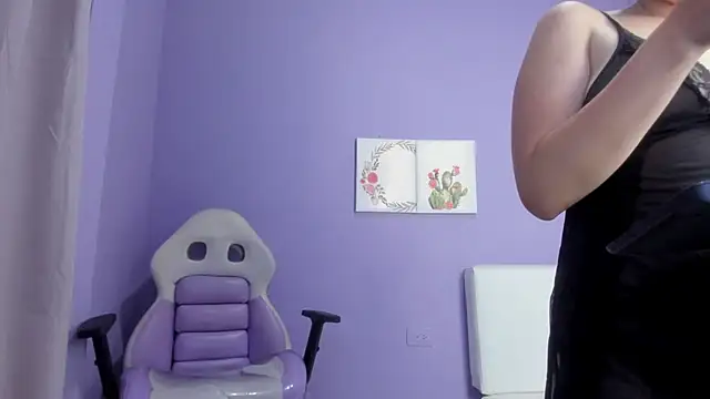 Snapshot of Carolina_Burninng chatting on February 6, 2025, 8:02 pm Carolina Burninng online show from February 6, 2025, 8:02 pm