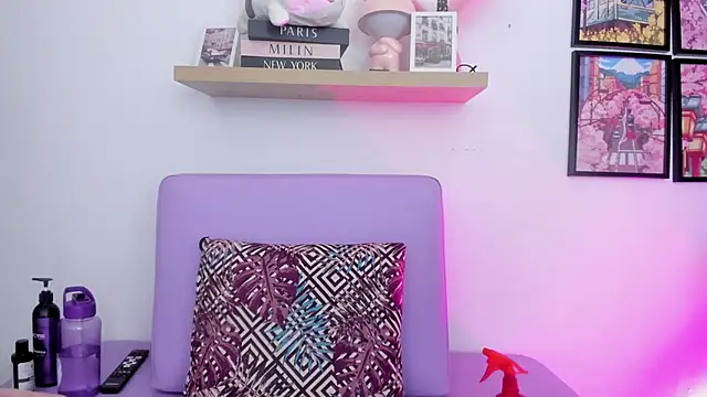 Snapshot of Carolina_Burninng chatting on October 1, 2025, 8:48 pm Carolina Burninng online show from October 1, 2025, 8:48 pm