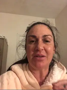 BELLAMORGANE1 online show from May 8, 2026, 9:31 pm