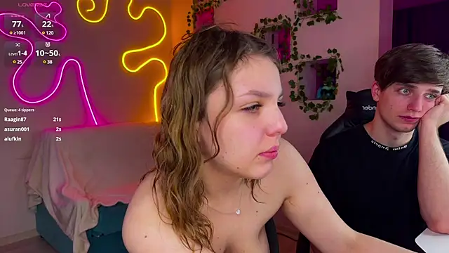 RobertAndLinela online show from February 24, 2025, 7:41 pm