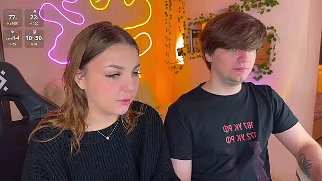 RobertAndLinela online show from November 19, 2025, 12:38 pm