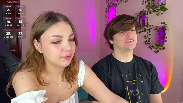 RobertAndLinela online show from December 1, 2025, 2:27 am