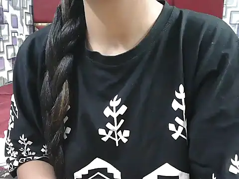 Snapshot of Somiya87 chatting on October 16, 2025, 11:28 pm Somiya87 online show from October 16, 2025, 11:28 pm