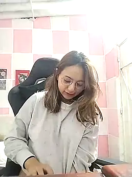 Snapshot of Paulina_mosh chatting on March 4, 2025, 1:45 am Paulina mosh online show from March 4, 2025, 1:45 am