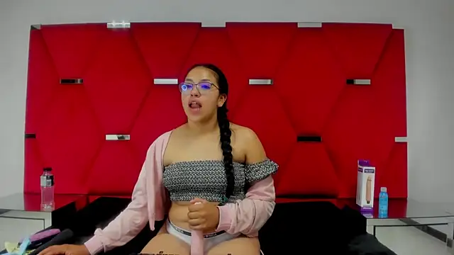 IsabellRodriguez18 online show from January 8, 2025, 10:04 am