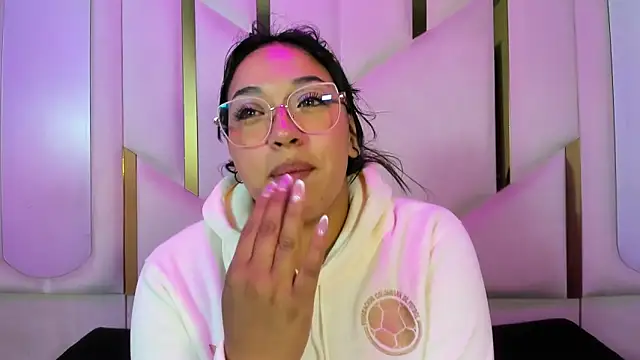 IsabellRodriguez18 online show from June 7, 2026, 4:16 am