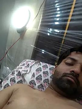 Snapshot of playboyz77 chatting on February 14, 2026, 6:15 pm playboyz77 online show from February 14, 2026, 6:15 pm