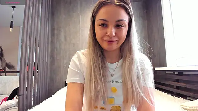 Snapshot of Mia___murrr chatting on March 8, 2026, 3:21 am Mia murrr online show from March 8, 2026, 3:21 am