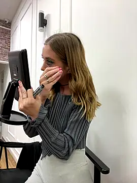 KiraMyers online show from September 30, 2025, 4:39 am