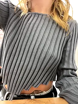 KiraMyers online show from October 9, 2025, 4:43 am