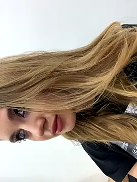 KiraMyers online show from October 15, 2025, 4:45 am