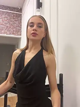 KiraMyers online show from October 20, 2025, 5:08 am