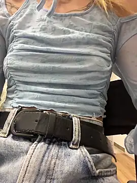 KiraMyers online show from October 25, 2025, 3:58 am