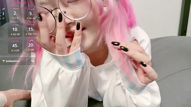 Yu UwU  online show from June 7, 2026, 1:48 pm