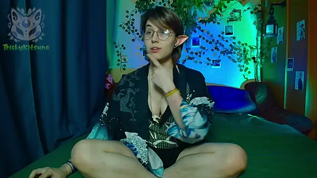 TrickyKitsune online show from April 27, 2026, 4:27 pm