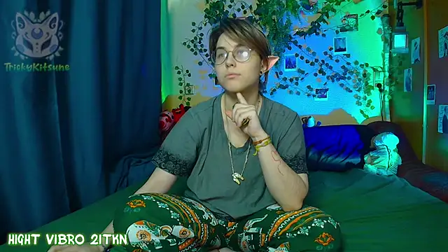 TrickyKitsune online show from May 4, 2026, 3:19 pm