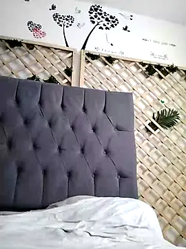 Mia WAll online show from January 1, 2025, 3:46 pm