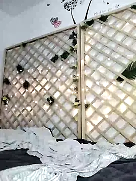 Mia WAll online show from January 22, 2025, 1:10 am