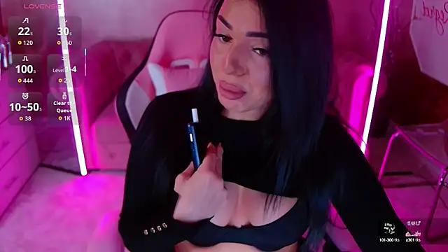 Snapshot of evanew_ chatting on October 15, 2025, 5:35 pm evanew  online show from October 15, 2025, 5:35 pm