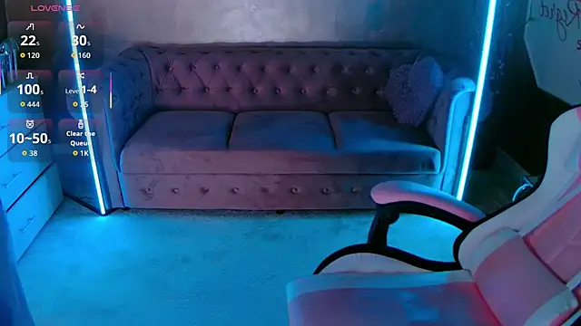 Snapshot of evanew_ chatting on October 28, 2025, 5:15 pm evanew  online show from October 28, 2025, 5:15 pm