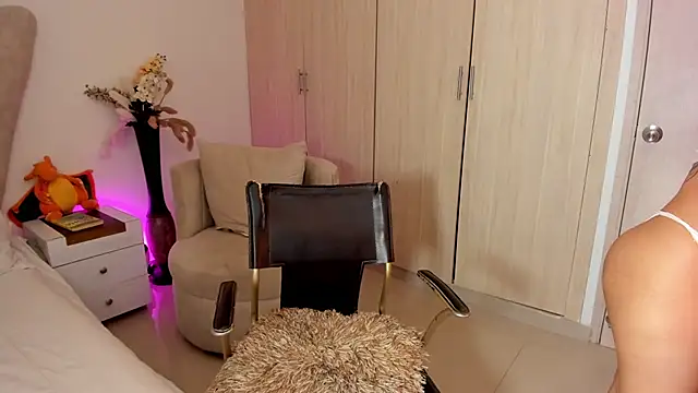 rachaeldeckard   online show from October 12, 2025, 3:05 am