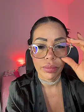 KarolRubi1 online show from May 4, 2026, 9:33 pm
