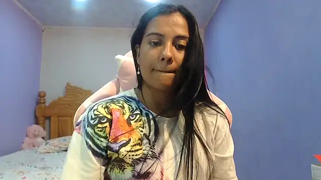 Coral0403 online show from September 12, 2025, 12:33 am