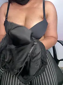 tanvihot2 online show from April 23, 2026, 4:09 pm
