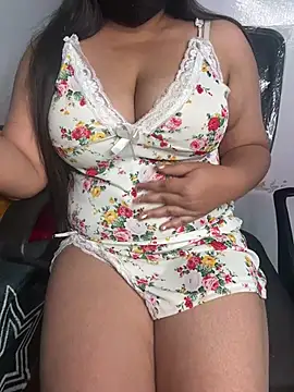tanvihot2 online show from May 8, 2026, 4:23 pm