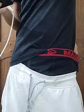 Snapshot of fakelove95 chatting on October 29, 2025, 9:05 pm fakelove95 online show from October 29, 2025, 9:05 pm