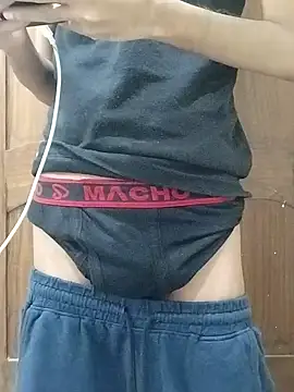 Snapshot of fakelove95 chatting on November 4, 2025, 5:17 am fakelove95 online show from November 4, 2025, 5:17 am