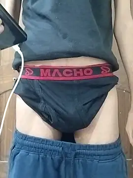 Snapshot of fakelove95 chatting on November 5, 2025, 8:31 pm fakelove95 online show from November 5, 2025, 8:31 pm