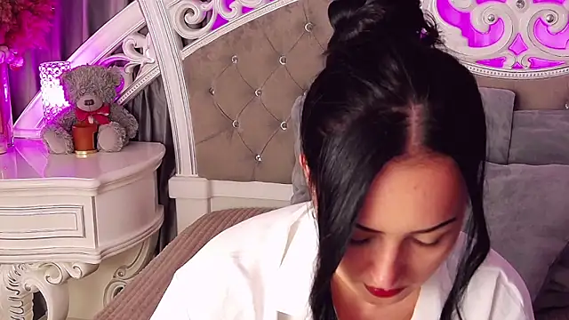 KimKhallifa online show from September 19, 2025, 2:57 am