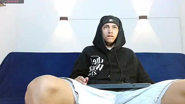 Snapshot of Br4ndxpimm chatting on October 1, 2025, 3:40 pm Br4ndxpimm online show from October 1, 2025, 3:40 pm