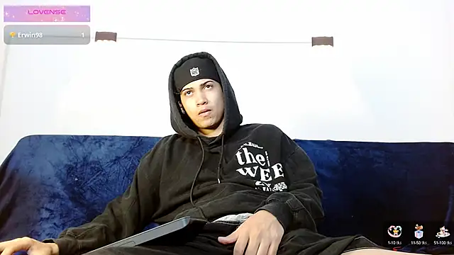 Snapshot of Br4ndxpimm chatting on October 15, 2025, 1:33 pm Br4ndxpimm online show from October 15, 2025, 1:33 pm