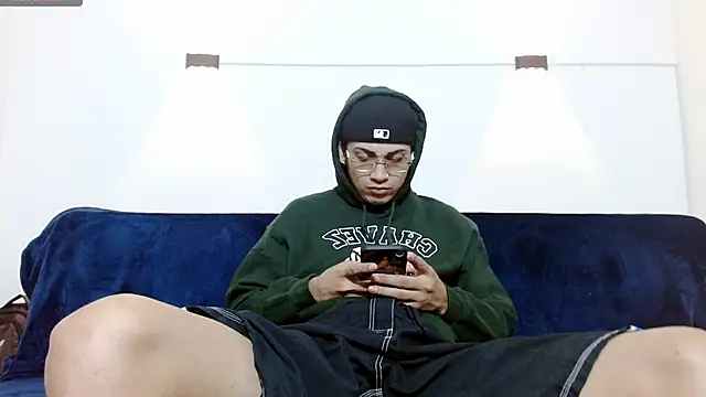 Snapshot of Br4ndxpimm chatting on October 24, 2025, 8:05 pm Br4ndxpimm online show from October 24, 2025, 8:05 pm