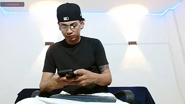 Snapshot of Br4ndxpimm chatting on November 1, 2025, 7:49 pm Br4ndxpimm online show from November 1, 2025, 7:49 pm