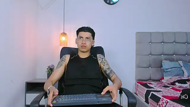 Br4ndxpimm online show from March 18, 2026, 1:25 pm