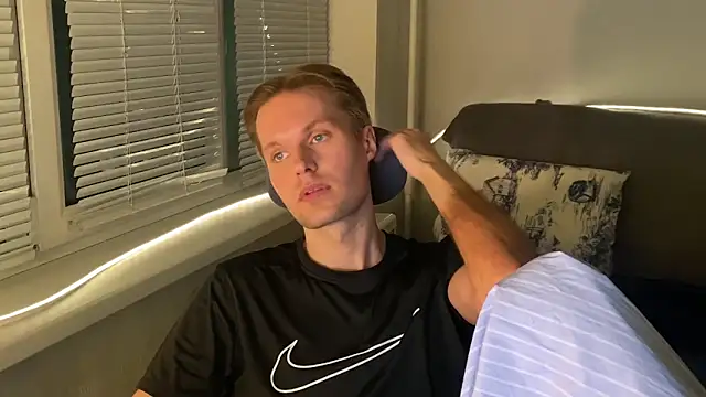 Leonnextdoor online show from January 15, 2026, 6:55 pm