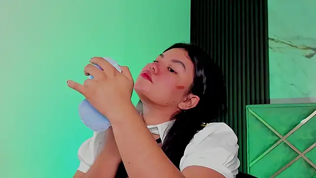 Snapshot of Geabloom chatting on October 13, 2025, 11:32 am Geabloom online show from October 13, 2025, 11:32 am