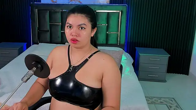 Snapshot of Geabloom chatting on October 19, 2025, 12:06 pm Geabloom online show from October 19, 2025, 12:06 pm