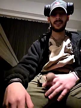 Levi Latino online show from February 9, 2026, 8:13 pm