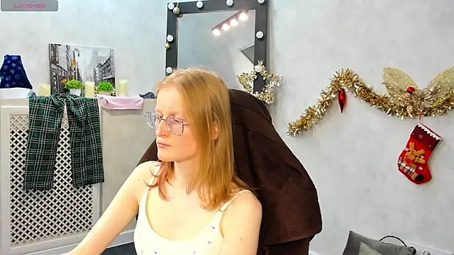 ElizabethHarpper online show from January 18, 2025, 11:11 am