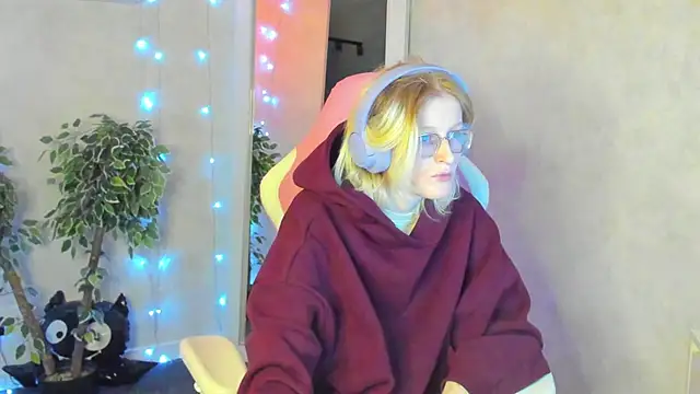 ElizabethHarpper online show from December 1, 2025, 12:59 am