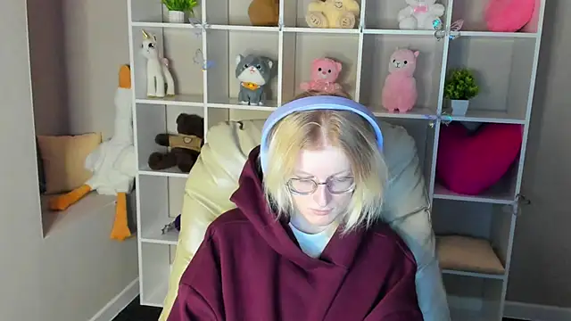 ElizabethHarpper online show from December 16, 2025, 12:37 am