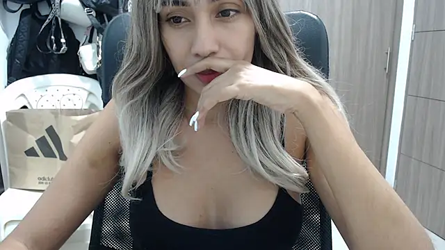 isabela oh online show from January 31, 2025, 4:36 am