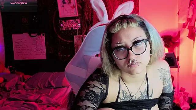 deluxxxeblu online show from February 7, 2026, 3:54 am